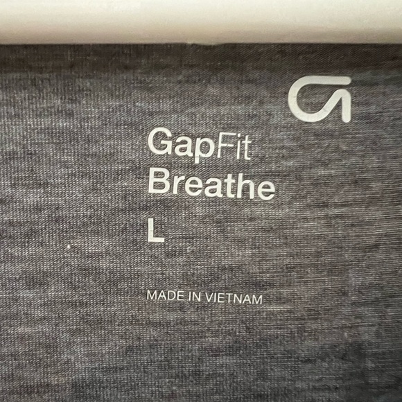 Gap fit breathe long sleeve tee - Picture 2 of 8